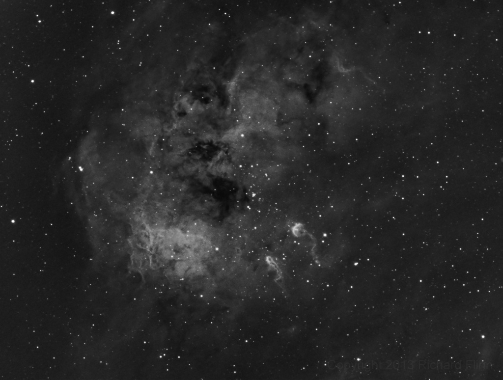 IC 410 (другие обозначения – NGC 1893, OCL 439, LBN 807) – рассеянное скопление с эмиссионной туманностью в созвездии Возничий