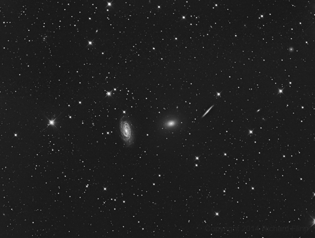 Дракон (NGC 5985, NGC 5982, NGC 5981, NGC 5976) – небольшая группа галактик около 100 миллионов световых лет от Земли
