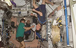 Жидкость: поведение в невесомости